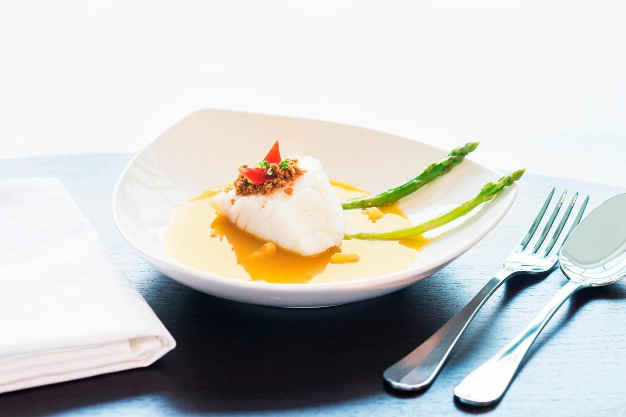Le Meridien Putrajaya Ngoại thất bức ảnh Asparagus with fish