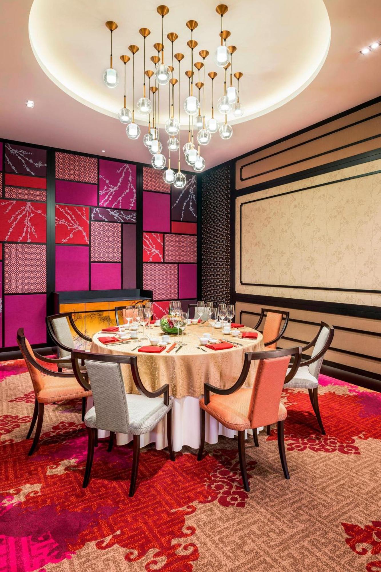 Le Meridien Putrajaya Ngoại thất bức ảnh A private dining room at the restaurant