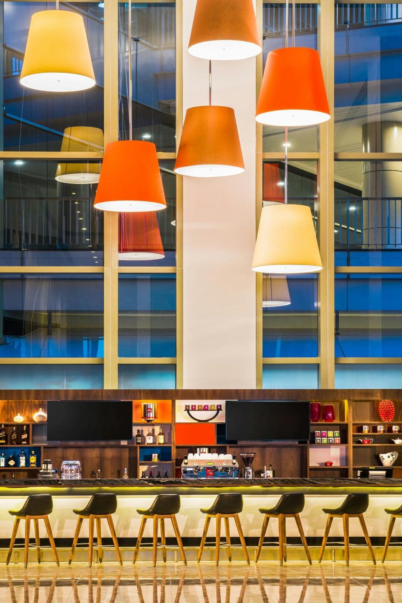 Le Meridien Putrajaya Ngoại thất bức ảnh The bar at the hotel