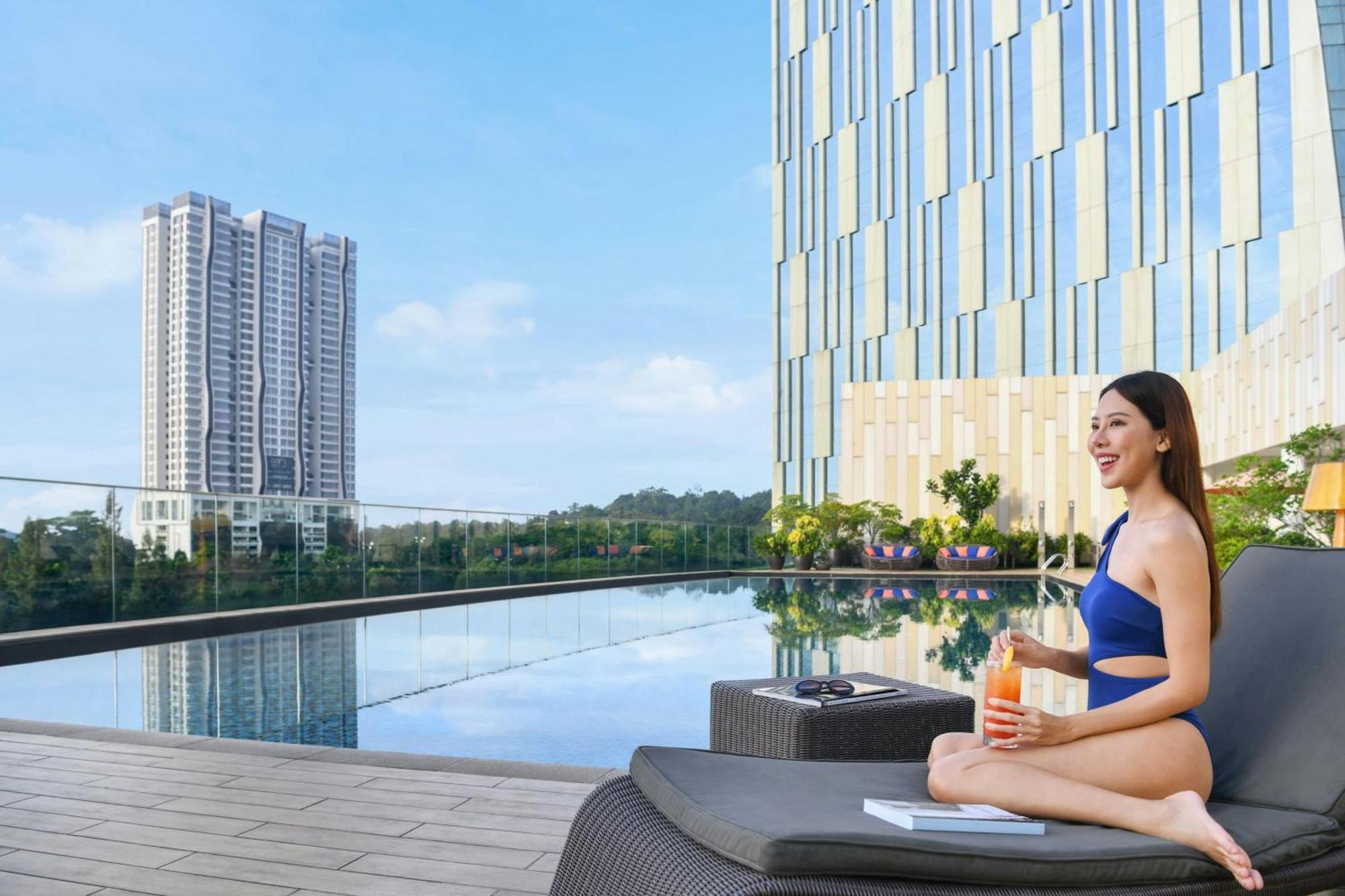 Le Meridien Putrajaya Ngoại thất bức ảnh The Panorama Pool